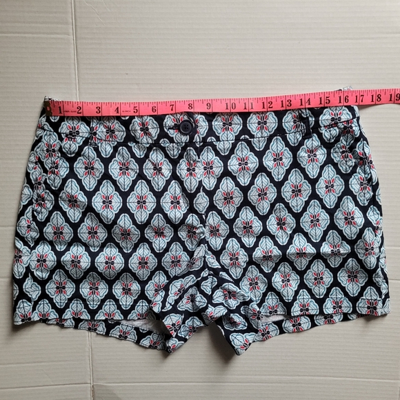 Crown & Ivy shorts size 12P mid rise preppy summer beach casual petite floral - Picture 12 of 13